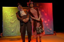 Representación de la obra "Vecinos"