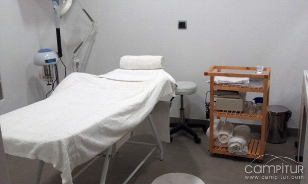 Peluquería y Estética Rocío Esquivel Unisex 