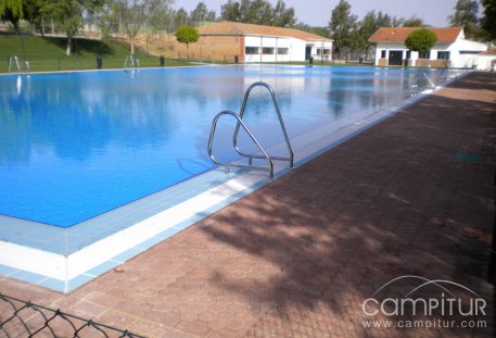 Apertura de la Piscina Municipal de Azuaga y de la Cardenchosa 