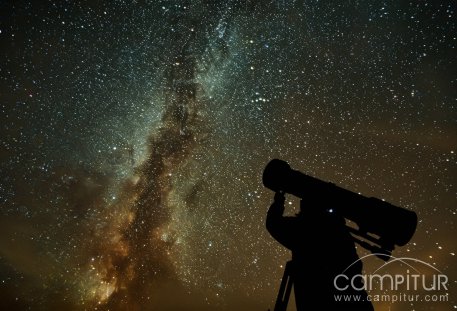 Noche de estrellas en la Campiña Sur: Mirando al cielo con sabor local
